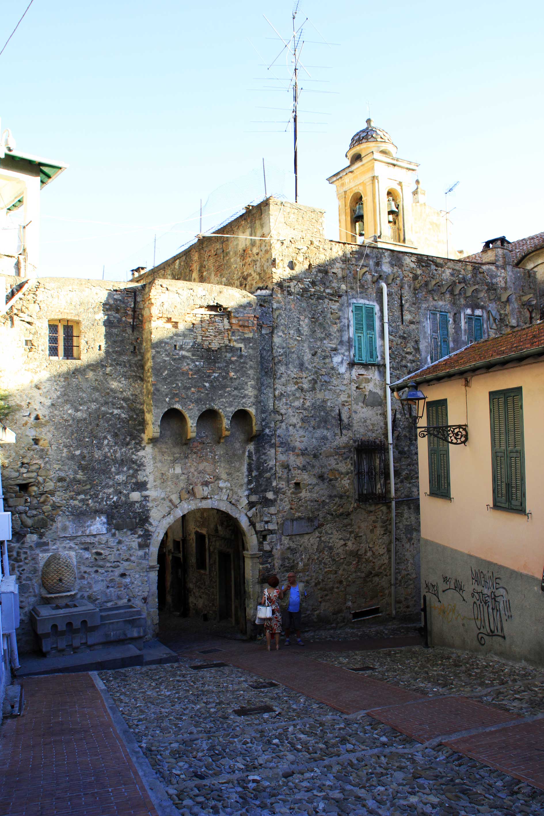 Alte Tür in La Pigna in Sanremo