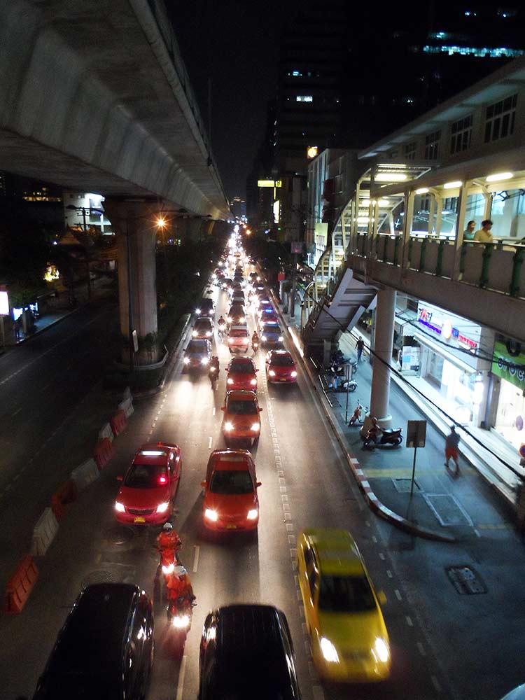 Bangkok Straßen bei Nacht
