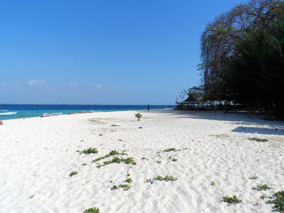 WHite beach at Samalona Island in Sulawesi