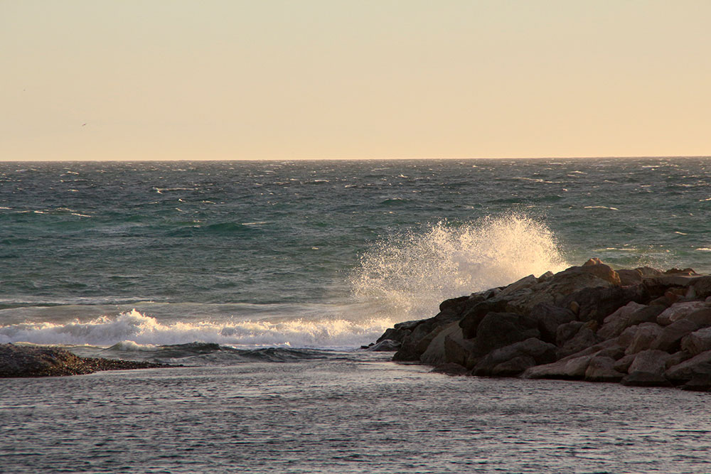 Strand und Meer bei Ventimiglia in Ligurien