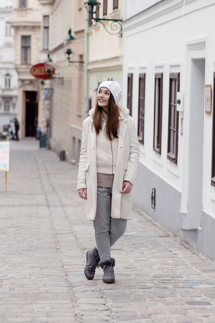 Layering Winter Look in white and light grey