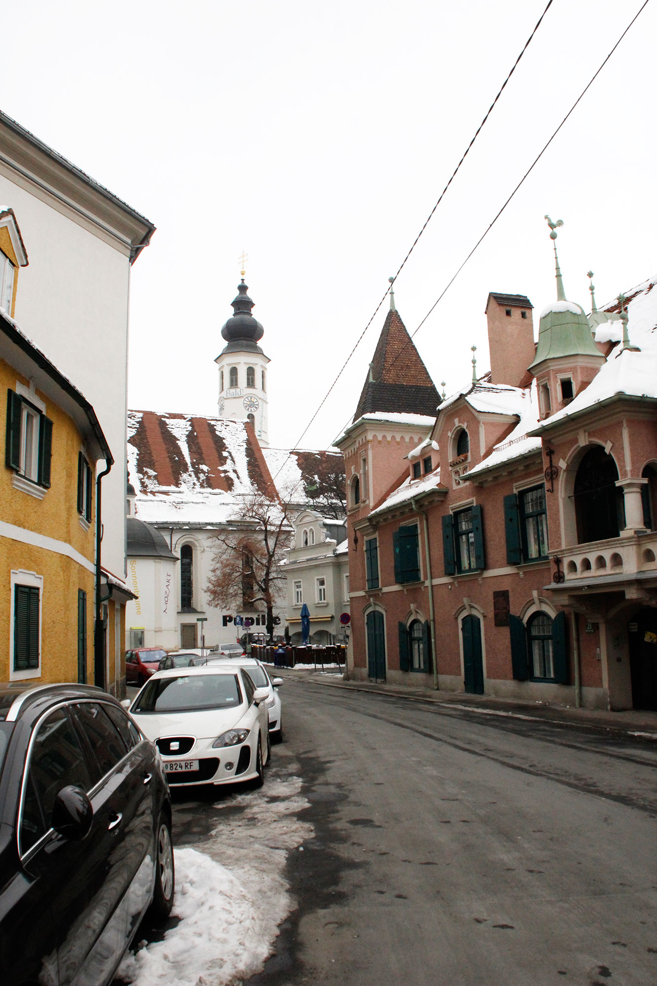 Gasse in Graz mit historischen Häusern