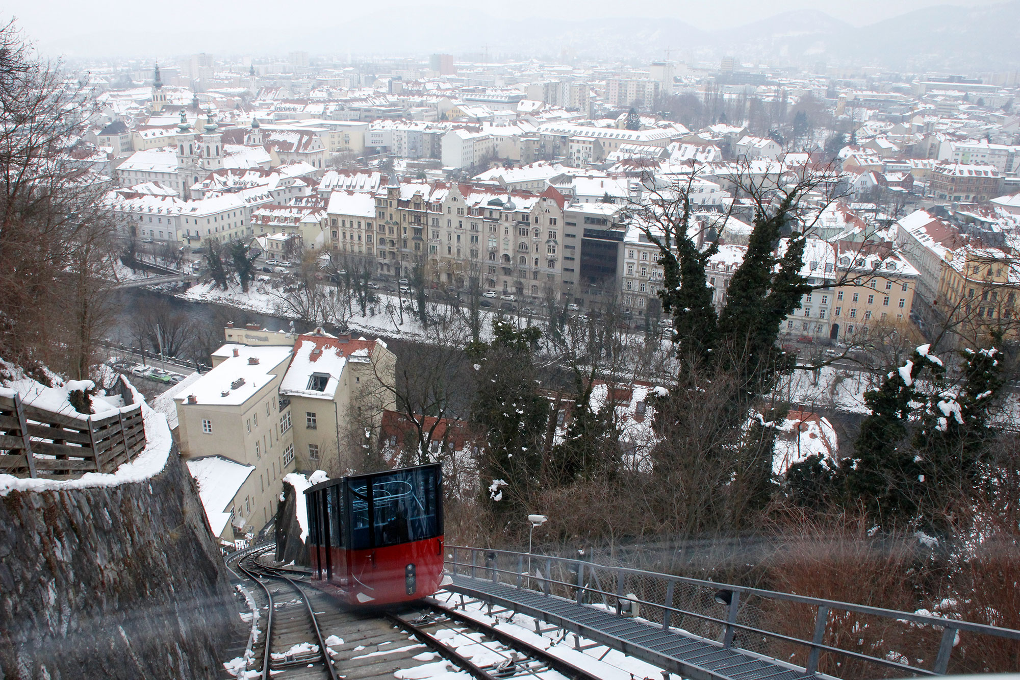 Schlossbergbahn und Aussicht über Graz