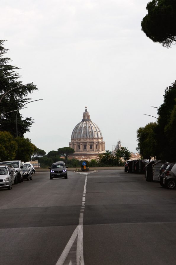 Blick von der Via Piccolomini auf den Petersdom