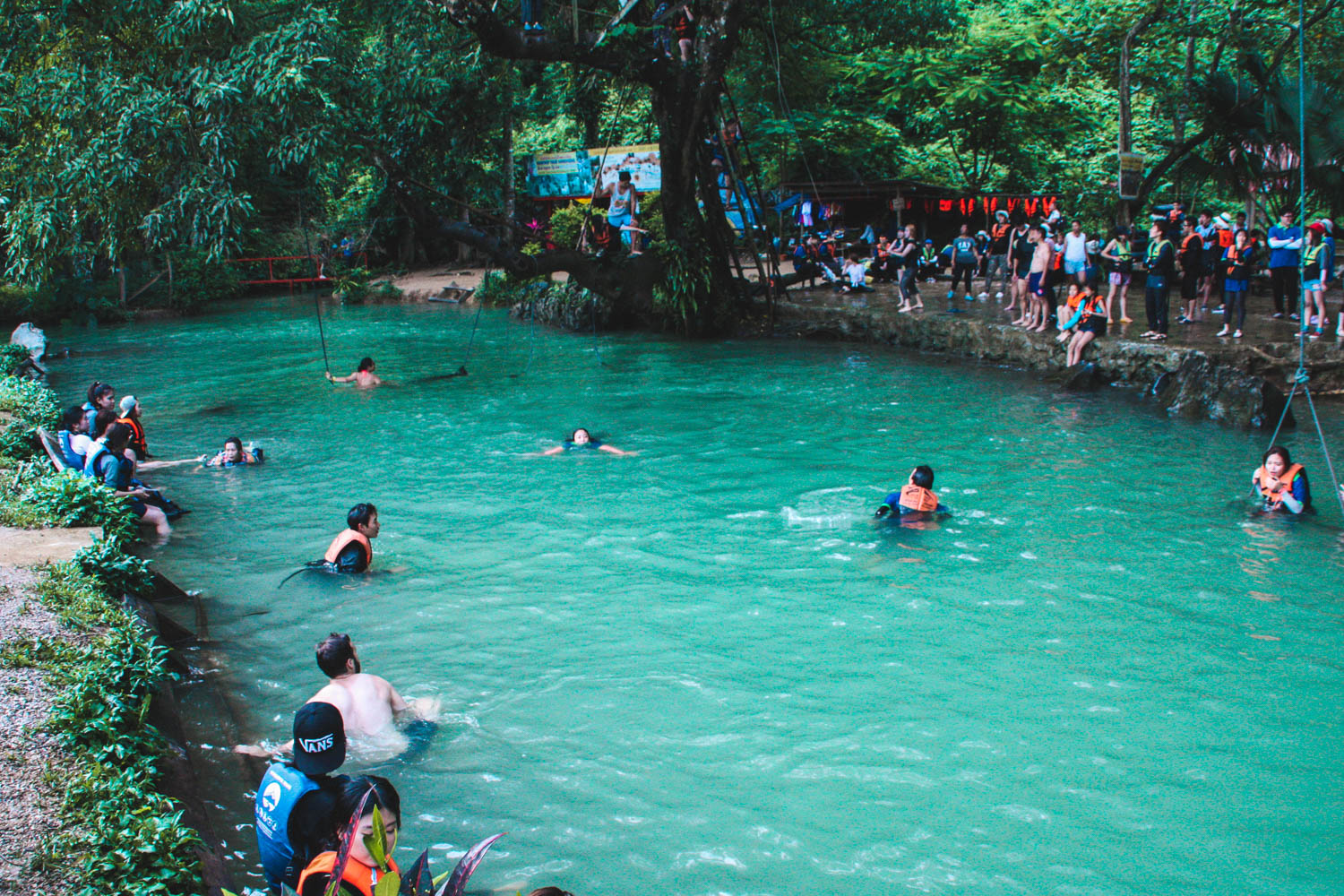 Bekannte Blue Lagoon bei Vang Vieng in Laos