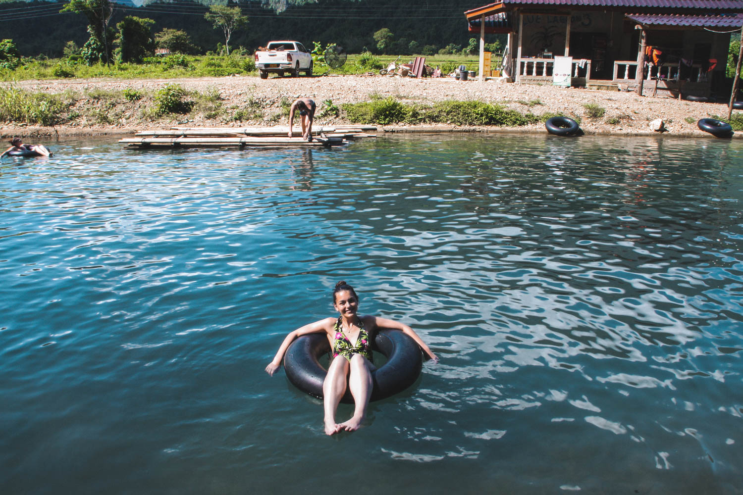 Flusslandschaft bei Vang Vieng als Symbolbild für Tubing