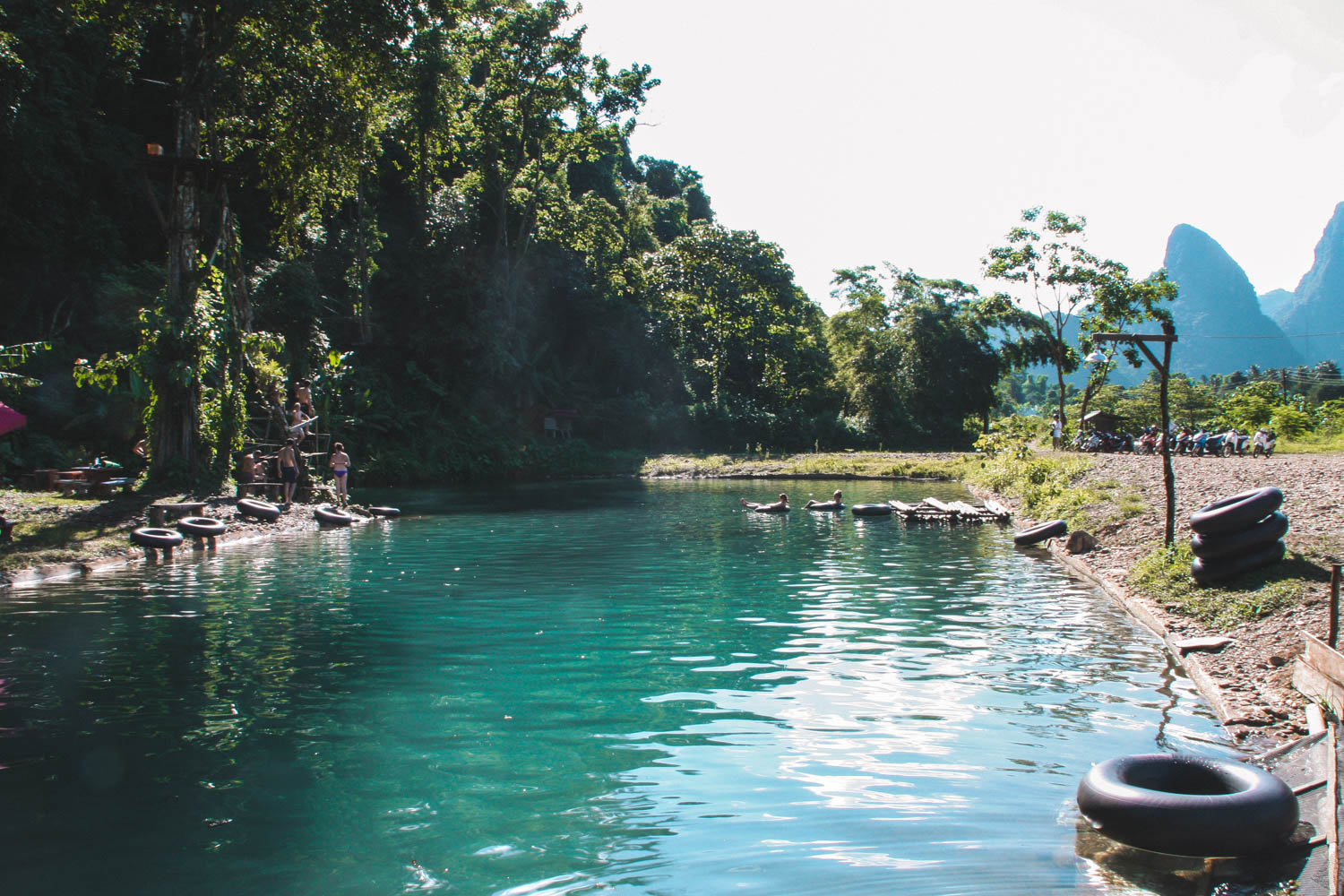 Türkisfarbene Blue Lagoon bei Vang Vieng