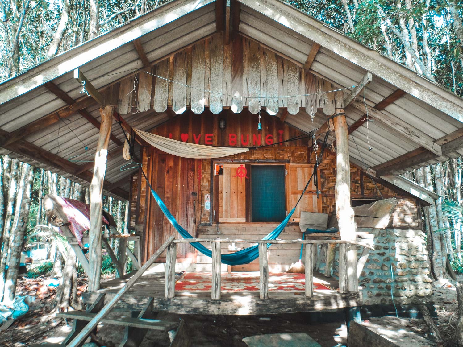 Bungalow mit Hängematte auf Koh Chang bei Ranong